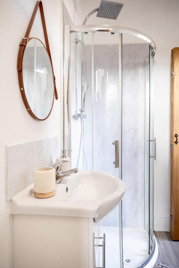 Cozy 1-Bedroom Apartment In The Heart Of Barnsley Town Centre Eksteriør billede