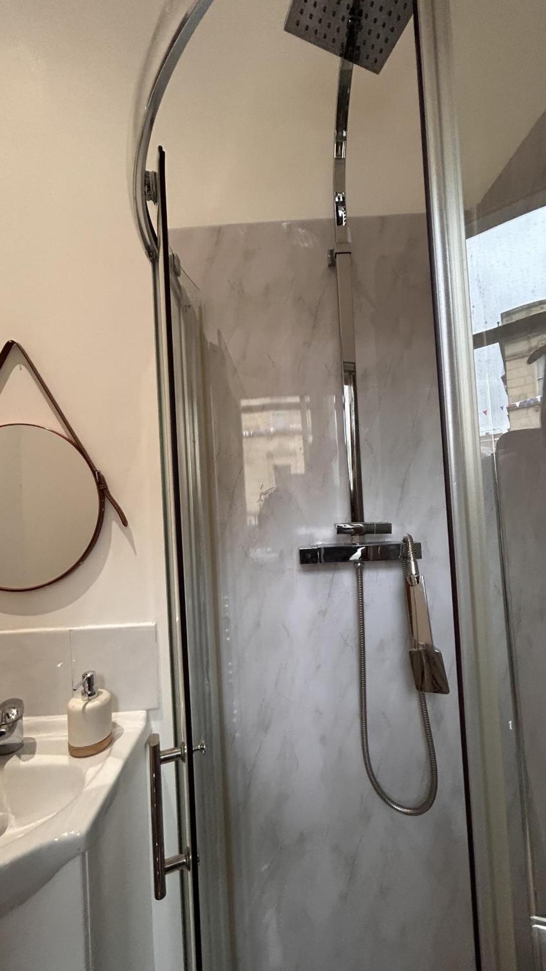 Cozy 1-Bedroom Apartment In The Heart Of Barnsley Town Centre Eksteriør billede