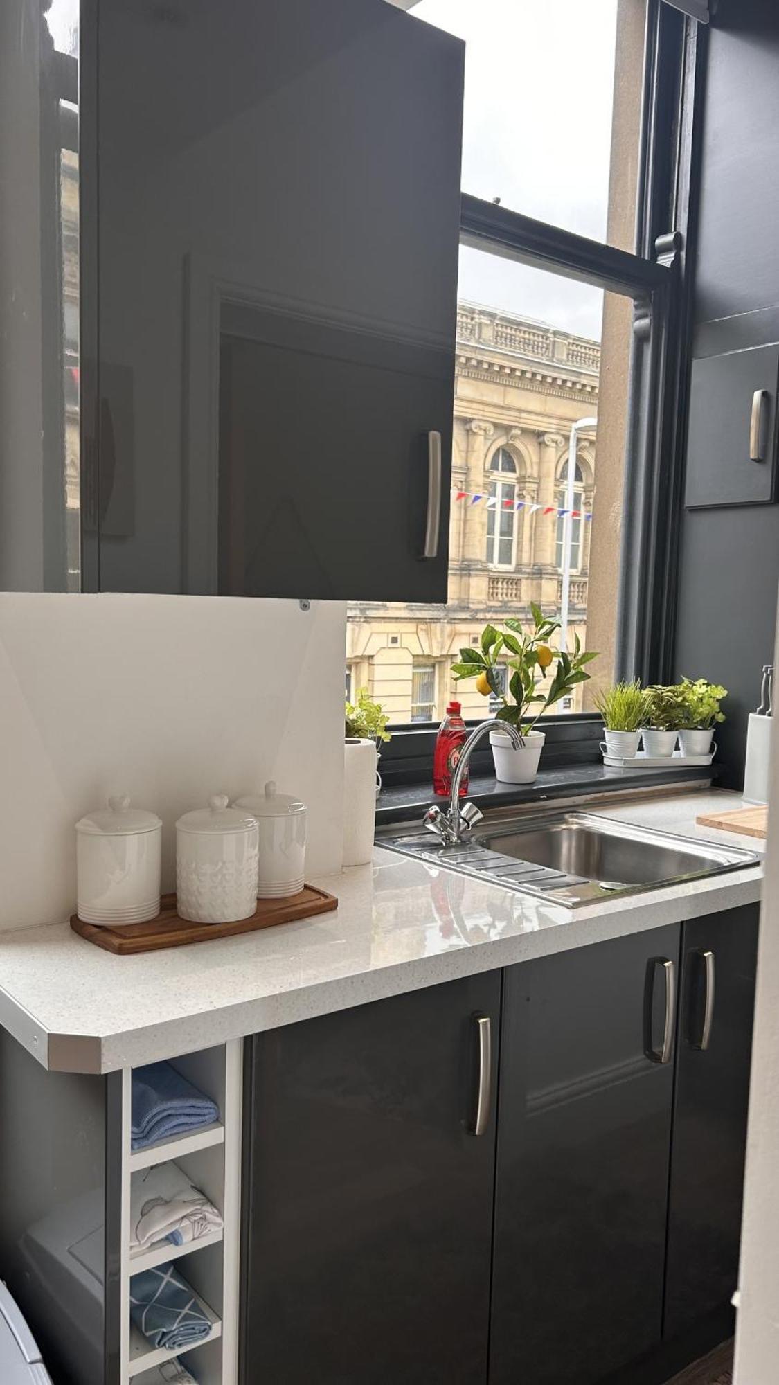 Cozy 1-Bedroom Apartment In The Heart Of Barnsley Town Centre Eksteriør billede