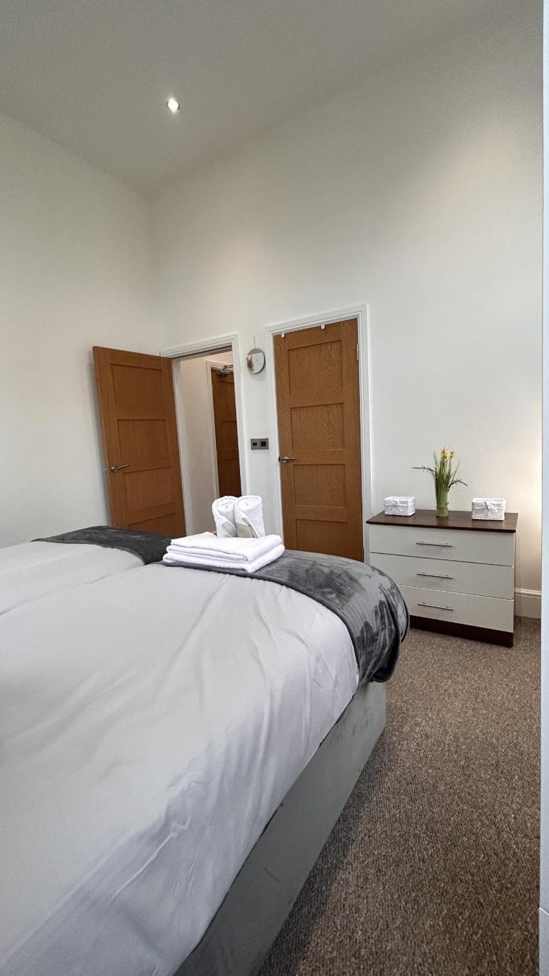 Cozy 1-Bedroom Apartment In The Heart Of Barnsley Town Centre Eksteriør billede